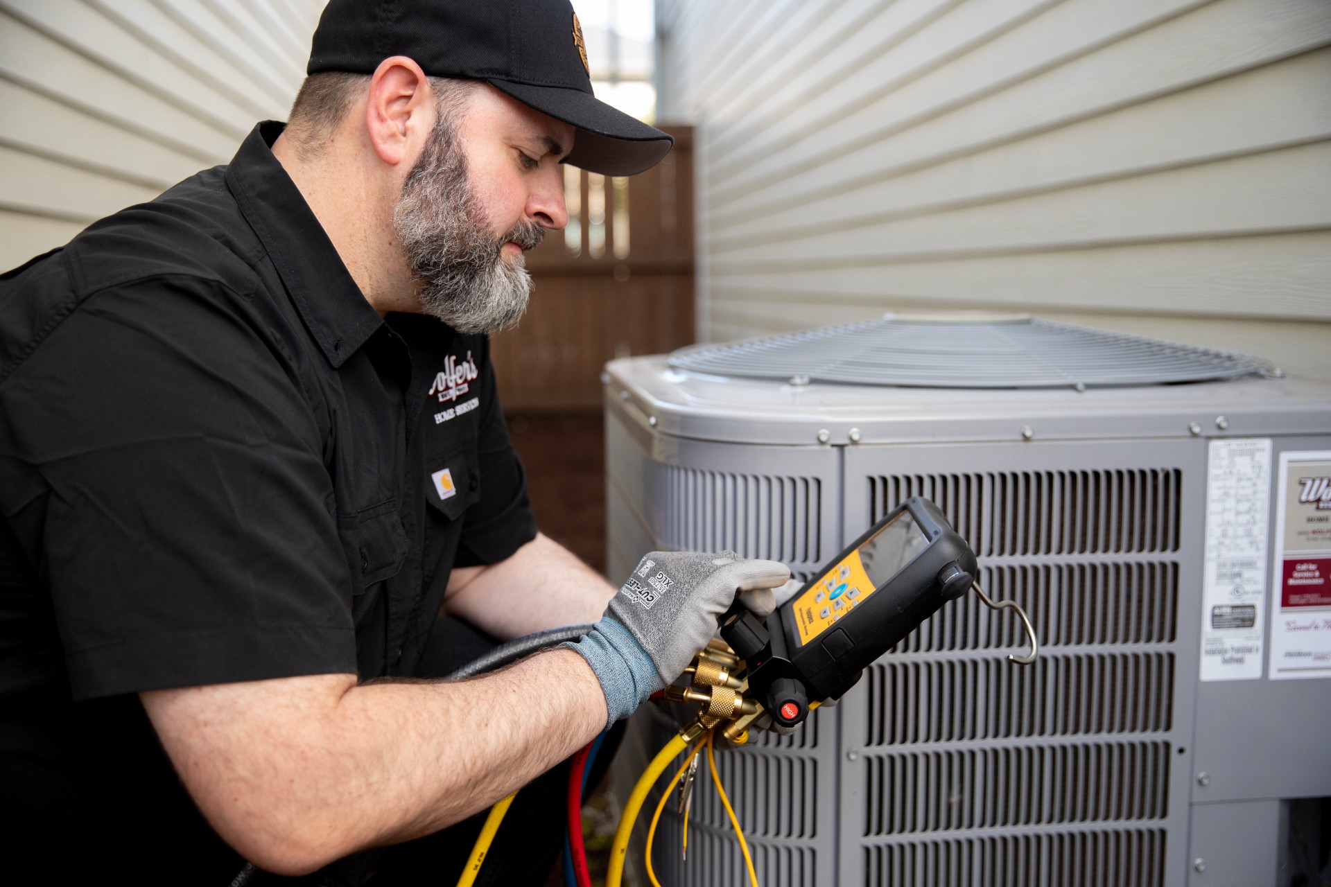 Air Conditioning Maintenance with Wolfer's tech.